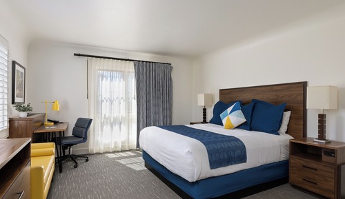 Standard Room, 1 King Bed