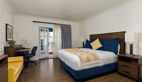 Premium Room, 1 King Bed, Balcony