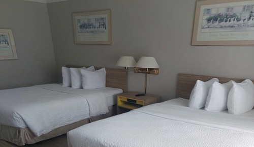 Room, 2 Queen Beds, Mobility Accessible, Non Smoking (Bathtub W/grab Bars)