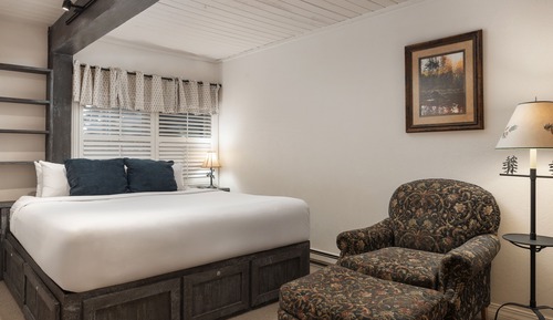 Condo, 2 Bedrooms (Summit 206)