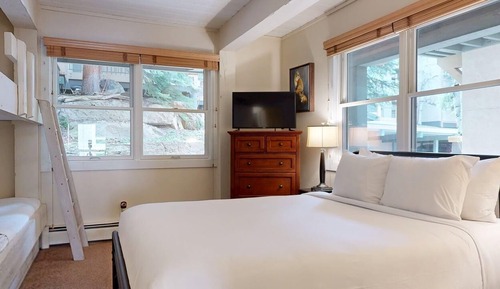 Condo, 2 Bedrooms (Slope 102)