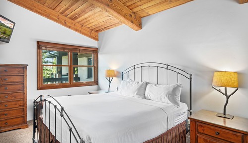 Condo, 2 Bedrooms (Summit 307)