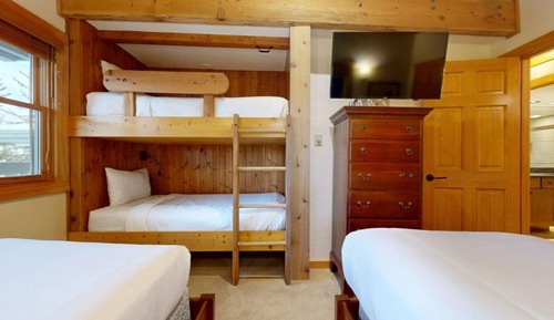 Condo, 2 Bedrooms (Summit 308)