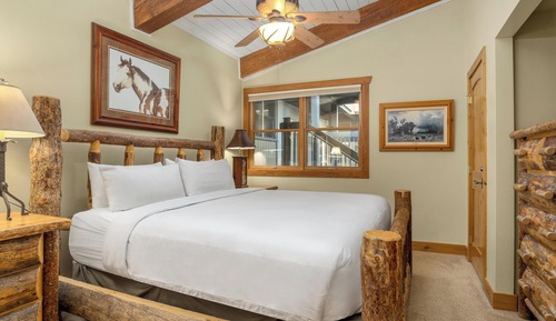 Condo, 2 Bedrooms (Summit 302)