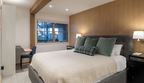 Condo, 2 Bedrooms (Leaf 702)