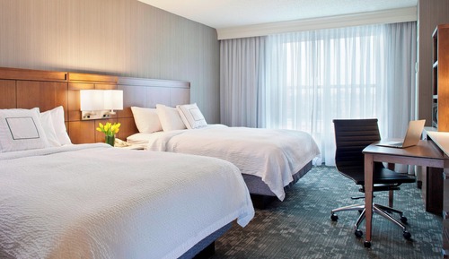 Room, 2 Queen Beds, Hearing Accessible (Roll-in Shower)
