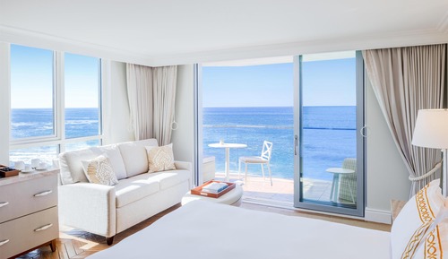 Premium Oceanfront Accessible King Corner Studio