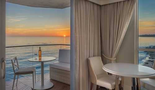 Premium Oceanfront King Corner Studio