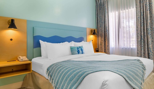 Suite, 1 King Bed with Sofa bed, Non Smoking