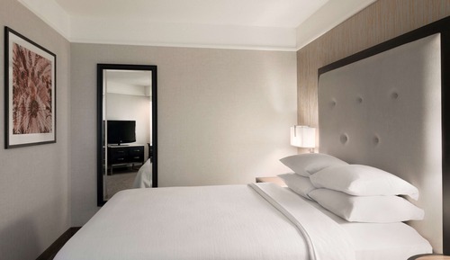 Studio, 1 Queen Bed (One Room Only)