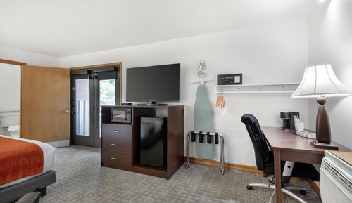Standard Room, 1 King Bed, Accessible, Non Smoking (Bathtub)