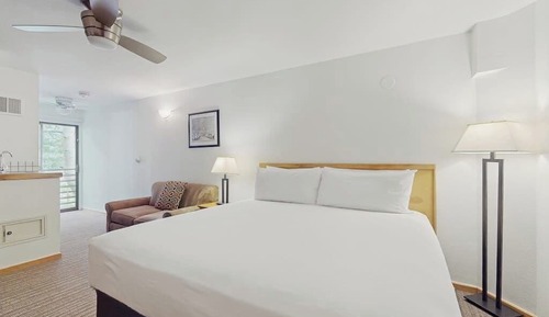 Classic Room, 1 King Bed