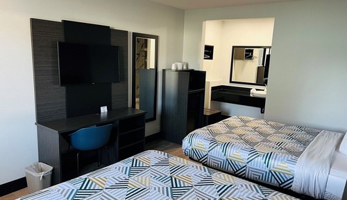 Deluxe Room, 2 Queen Beds, Non Smoking, Refrigerator & Microwave
