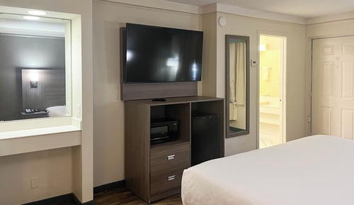 Deluxe Room, 1 King Bed (Tub)