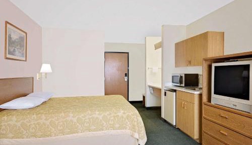 King Room - Mobility Access/Non-Smoking