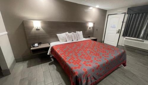Deluxe King Room - Non-Smoking