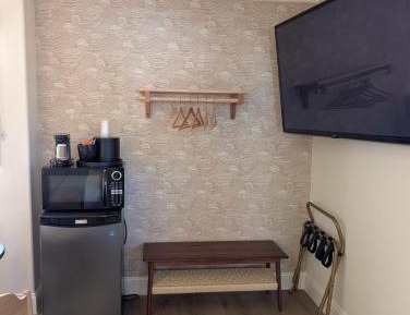 King Suite with Jacuzzi Tub - Renovated