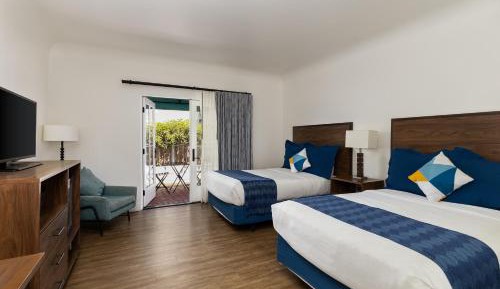 Room with 2 Double Beds, Roll-in Shower, Patio - Accessible 