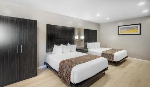 Queen Room with Two Queen Beds -Communication Assistance/Non-Smoking