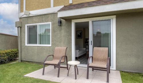 King Room with Patio - Non-Smoking