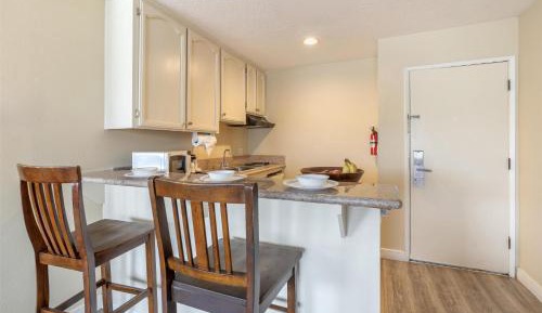 King Suite with Kitchenette - Non-Smoking