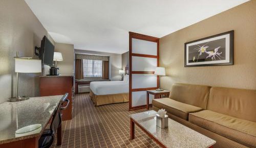 King Suite with Mountain View - Non-Smoking