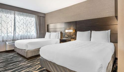 Queen Suite with Two Queen Beds and Bath Tub - Disability Access