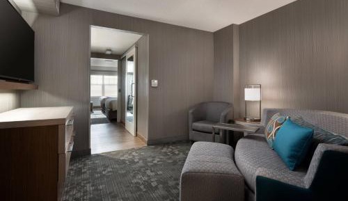 One-Bedroom Queen Suite with Two Queen Beds, Transfer Shower and Sofa Bed - Mobility Access/Hearing Accessible