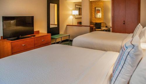 Queen Suite with Two Queen Beds, Mountain View and Sofa Bed