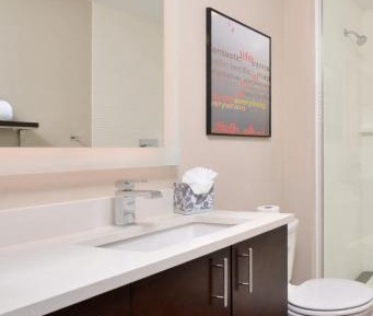 Studio with Two Queen Beds and Roll-In Shower - Mobility Accessible