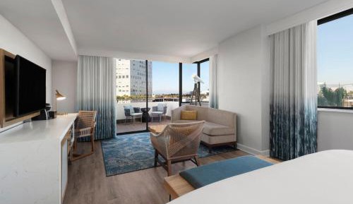 Junior King Suite with Balcony and Tub - Mobility Accessible