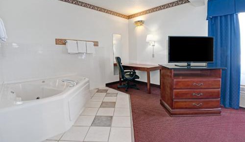 King Suite - Non-Smoking