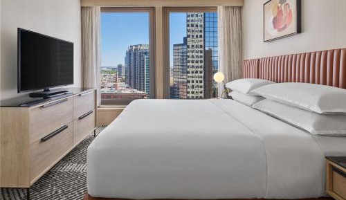 One-Bedroom Executive King Suite with Sofa Bed