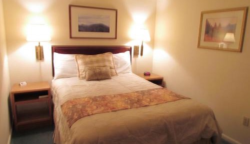 One-Bedroom Queen Suite