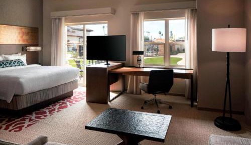 Studio, 1 King, Sofa bed, Courtyard view