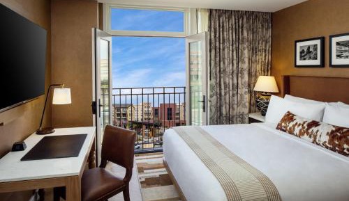 Suite with Mountain View