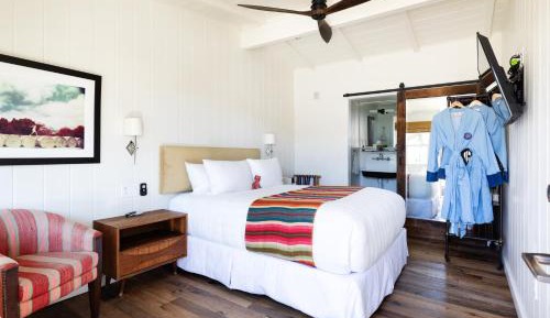 Standard Queen Room