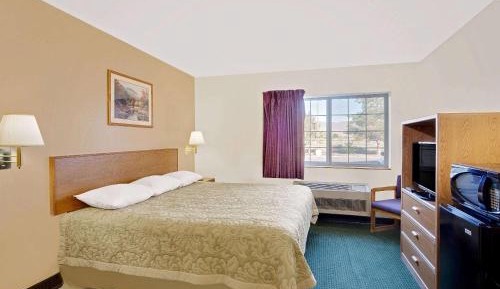 King Room - Pet Friendly/Non-Smoking