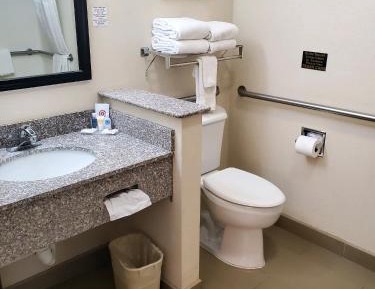 King Suite - Accessible/Non-Smoking