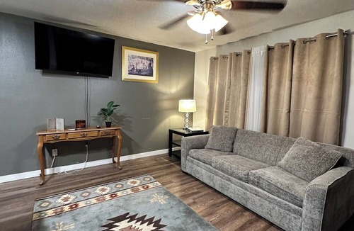 Pueblo House | S♥️C🔵 Vivienda- SouthernCO Home nCharming 3 bedroom home in amazing Pueblo
