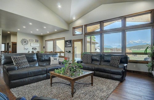 Salida House | Country retreat minutes away from skiing, downtown, biking, and river life!