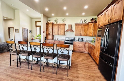 Salida House | Country retreat minutes away from skiing, downtown, biking, and river life!