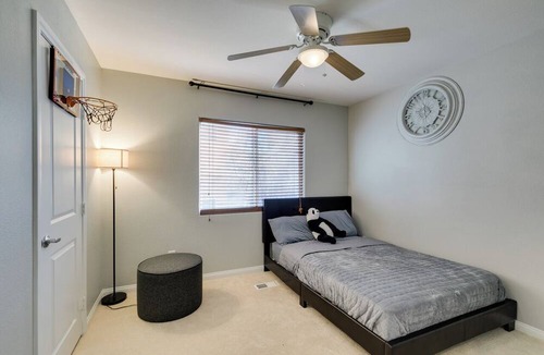 Las Vegas House | 4 Story Desert Oasis 15 mins from Las Vegas strip
