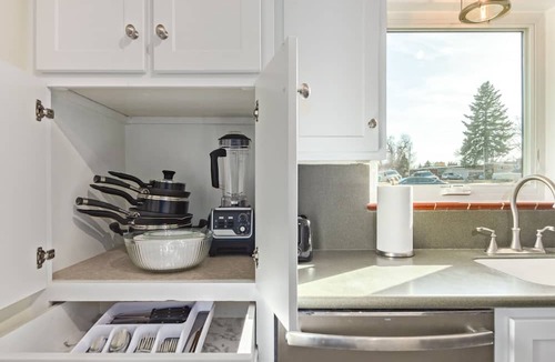 Littleton House | 1958 Chic Mid-Mod -- 3BR 2BA Eco-Friendly w/2 Outdoor Spaces