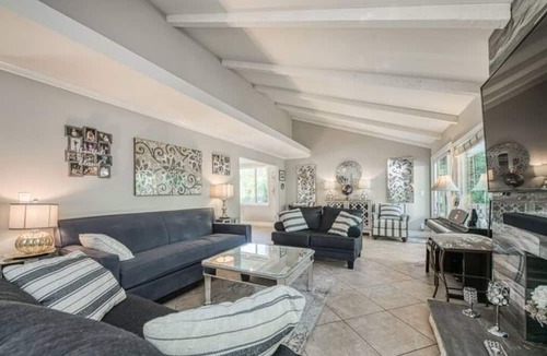 Mission Viejo House | 3Br/2Ba Gem in So. Orange County! Enjoy Lake & Pool Access. Your perfect retreat