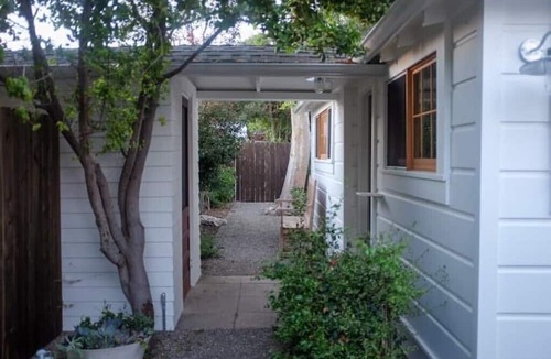 Ballard House | Guesthouse in Ballard