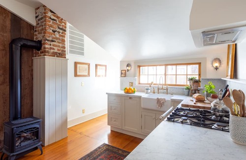 Ballard House | Guesthouse in Ballard