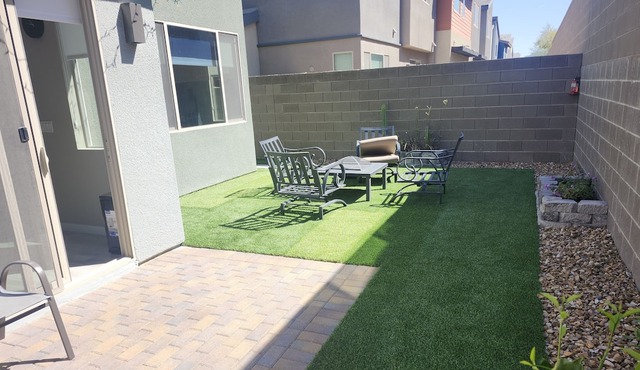 3Br/2.5 Ba Townhome 20 mins from Vegas Strip