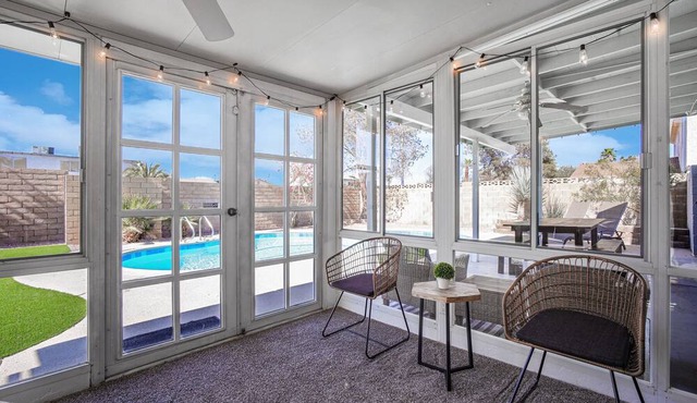 Lovely Home w/Pool & Sunroom, 15 Min to the Strip!