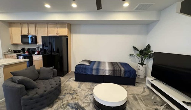 New built bright, cozy & stylish 3br place with garage